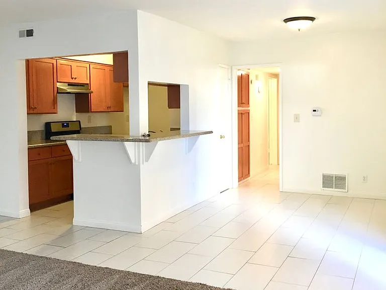 116 N Western Ave — Photo 4