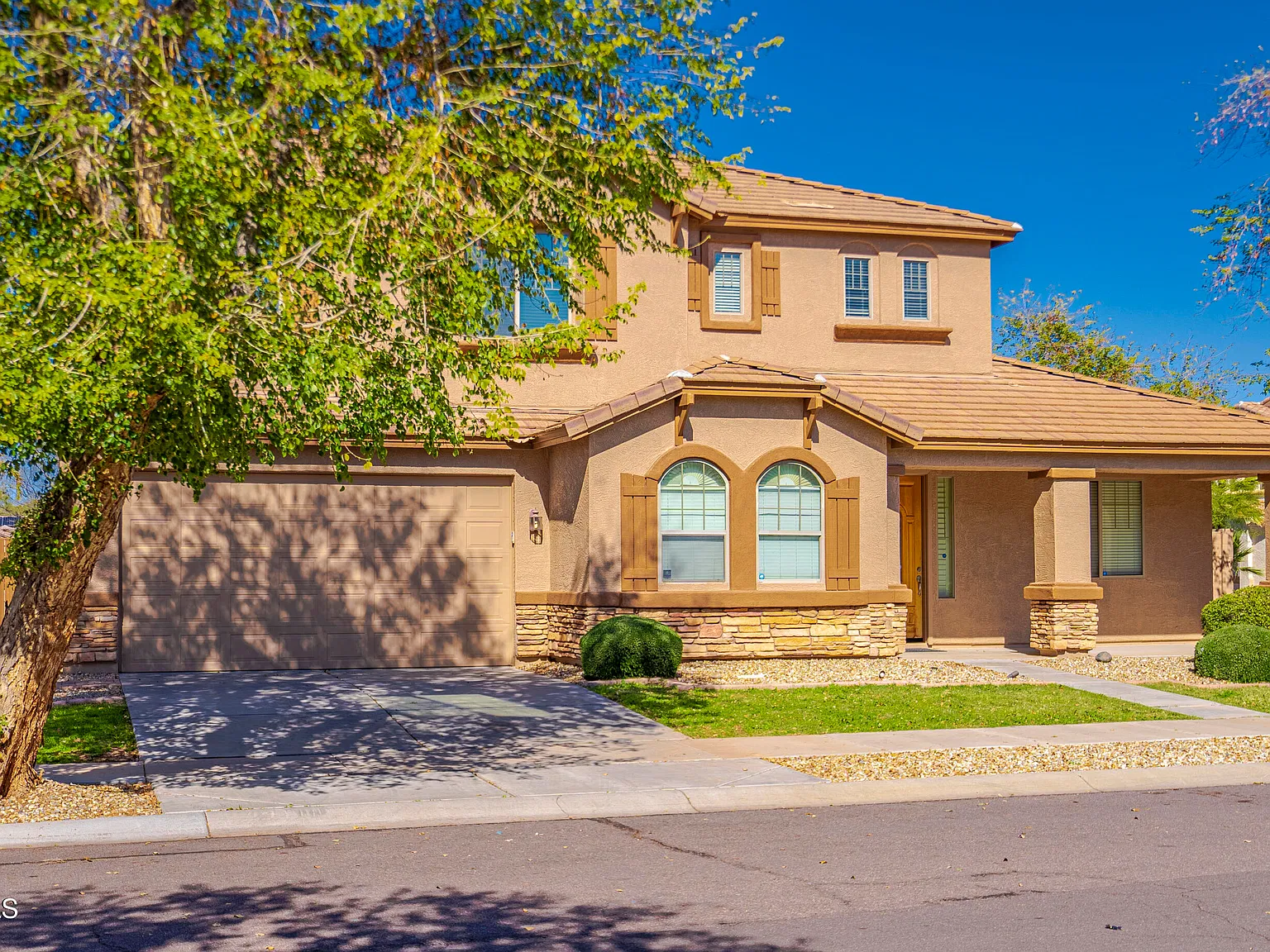 5 bed, 3.0 bath, 3201 sqft, $2,950 — Photo 1