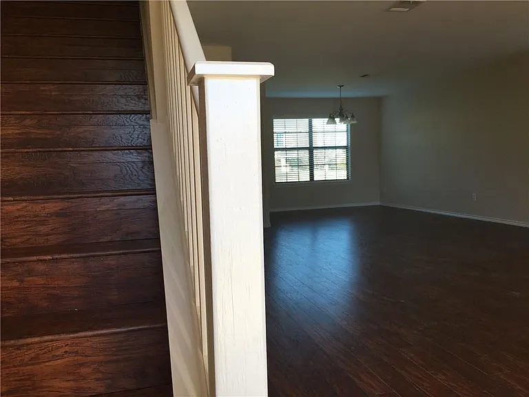 524 Castebar Dr — Photo 6
