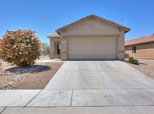 559 N Tunitcha Dr, Green Valley, AZ 85614