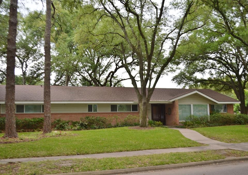 1st image of 4827 Braesvalley Dr