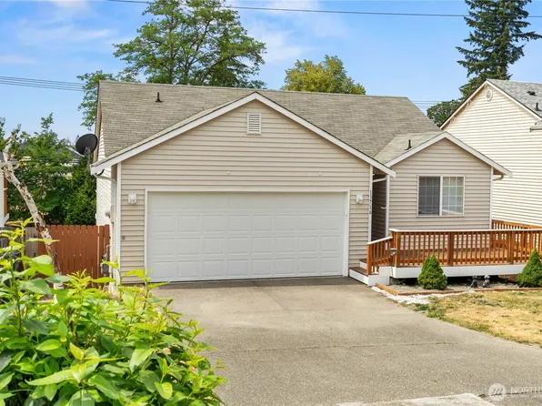 13716 21st Avenue E, Tacoma, WA 98445