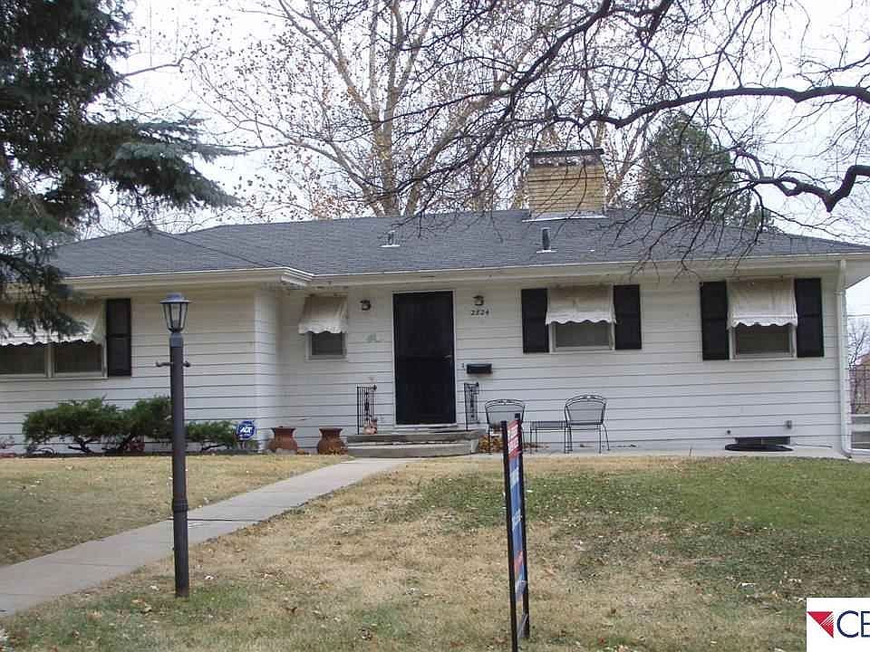 1st image of 2824 S 105th Ave