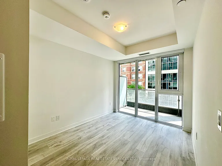 60 Princess St #338 — Photo 10