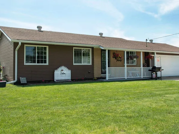 55 Bayou Dr, Nashua, IA 50658