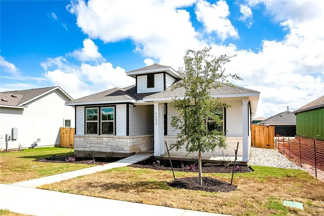 3 bed, 2.0 bath, 1618 sqft, $1,999 — Photo 3