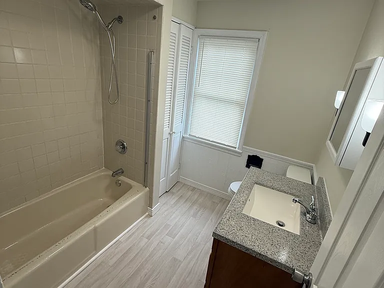 1184 Kossuth Ave #2 — Photo 3