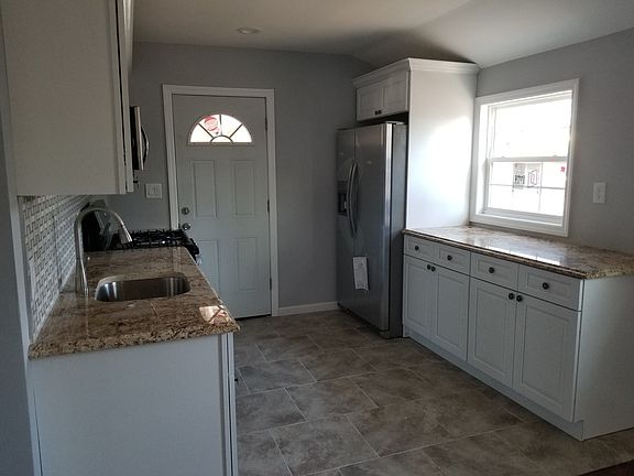 2nd image of 15 Wittman Ln