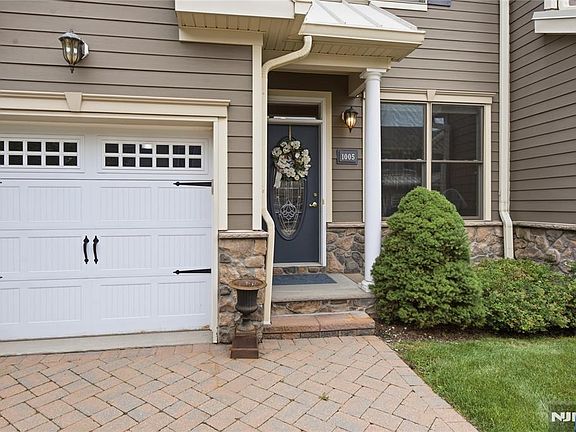 5th image of 1005 Whitney Ln