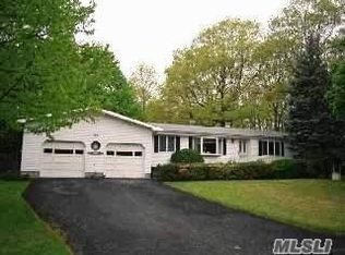 34 Fireside Ln, East Setauket, NY 11733