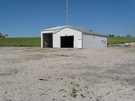 4th image of 560 Township Road 217