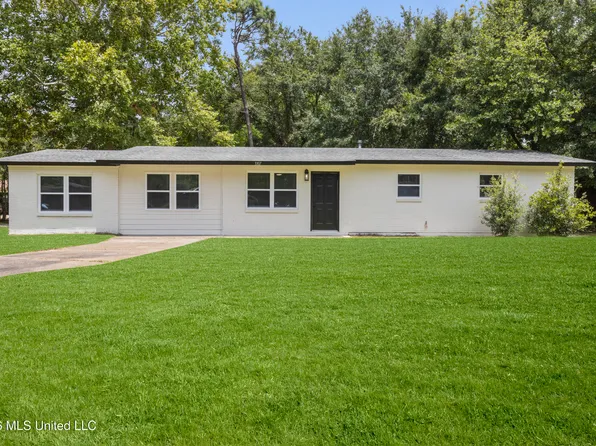 3307 Basswood St, Pascagoula, MS 39581