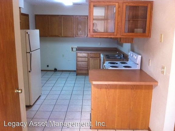 4th image of 1022 N Lancelot Ave