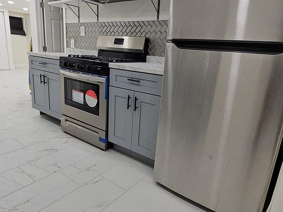 4th image of 92 Stuyvesant Ave #B
