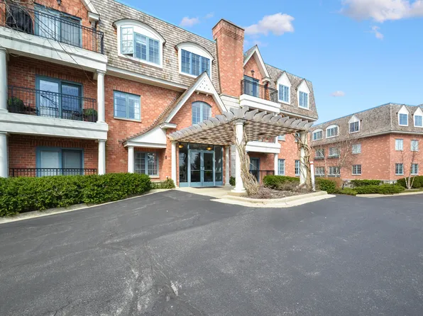 153 E Laurel Ave APT 301, Lake Forest, IL 60045