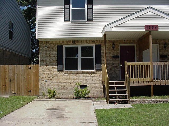 FRONT W/DRIVEWAY