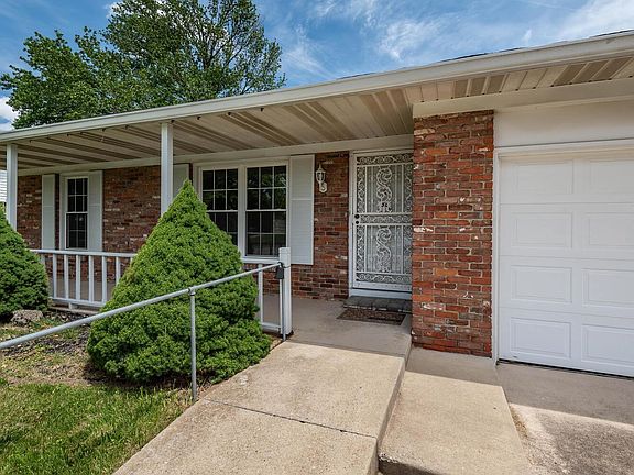 2nd image of 741 S Parkway Dr