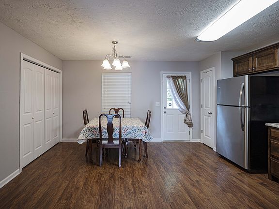 4th image of 108 Glen Valley Cir