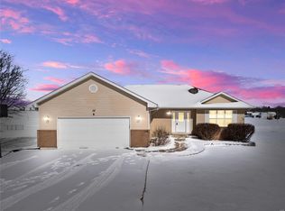 38 Maryln Ln, Hawk Point, MO 63349