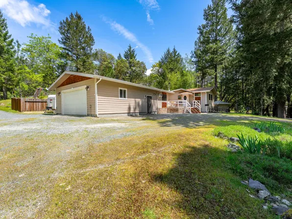 855 Cienaga Ln, Grants Pass, OR 97526