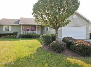 10110 Sharon Ln, Hebron, IL 60034