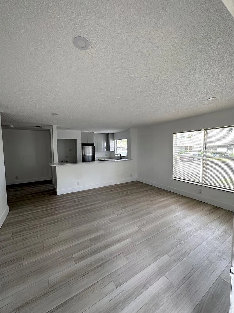 Fall Ridge Apartments — Photo 2