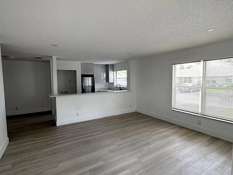 Fall Ridge Apartments — Photo 2