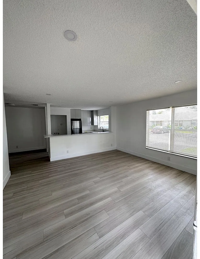 Building Photo - Fall Ridge Apartments