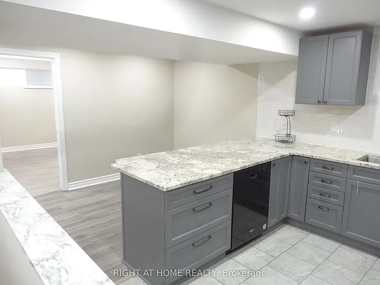 39 Devondale St #LOWER LEVEL — Photo 11