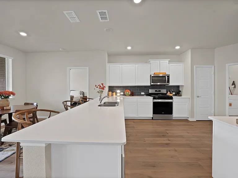 9720 Lariat Dr — Photo 6