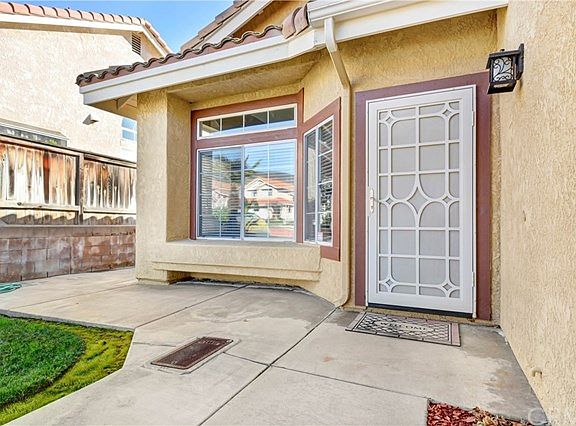 4th image of 35093 Sunnyside Dr
