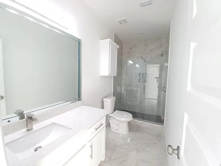 1404 S Xanthia St #2 — Photo 8