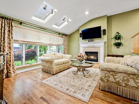 2nd image of 2119 Oliver Way
