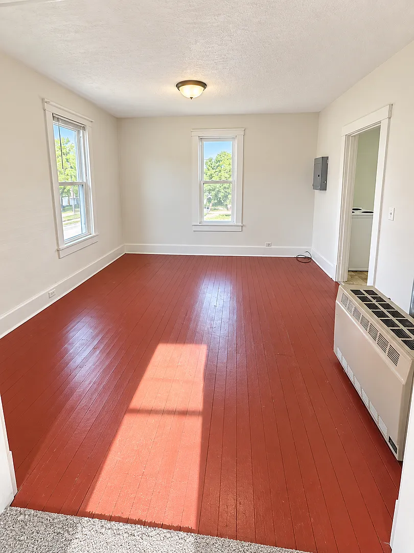 611 - 611 1/2 Bergen Ave — Photo 3
