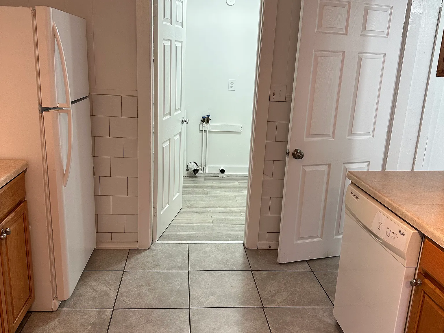 4 bed, 2400 sqft, $1,895 — Photo 3