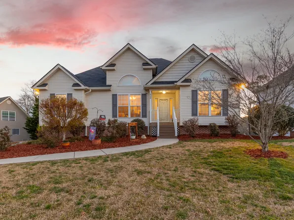 6133 Saab Dr, Ooltewah, TN 37363