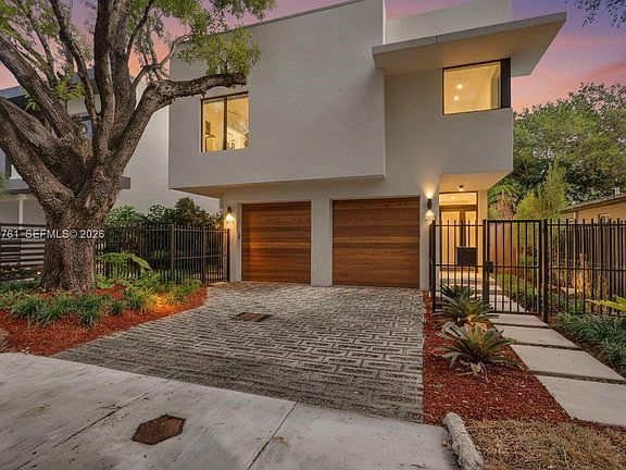 2nd image of 3071 Hibiscus St