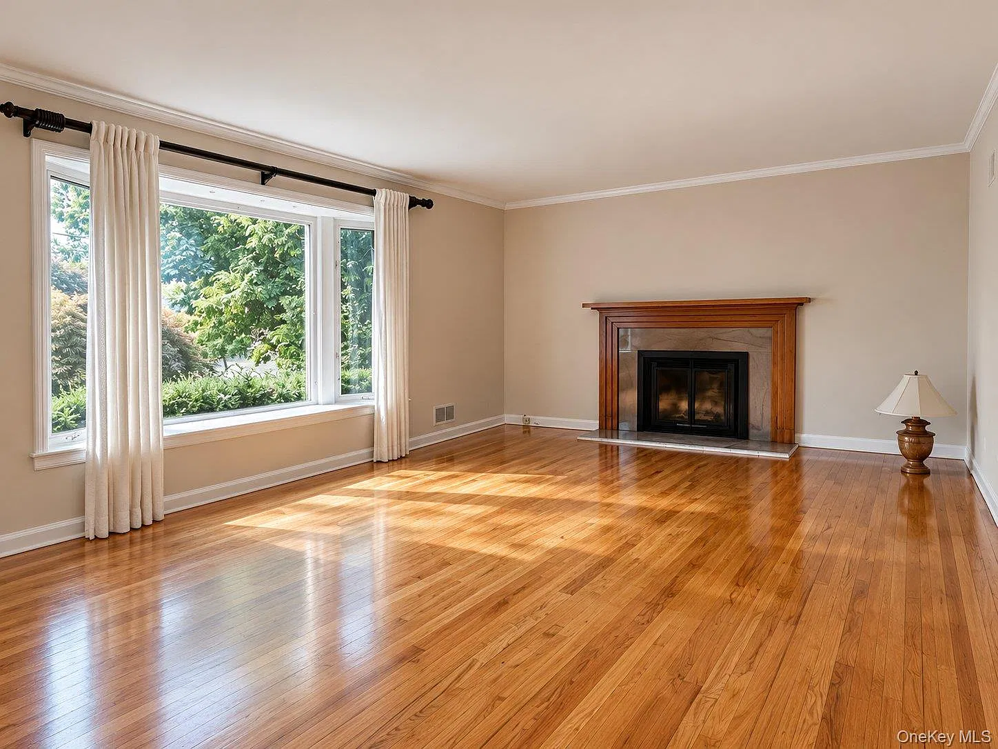4 bed, 3.0 bath, 3100 sqft, $6,100 — Photo 4