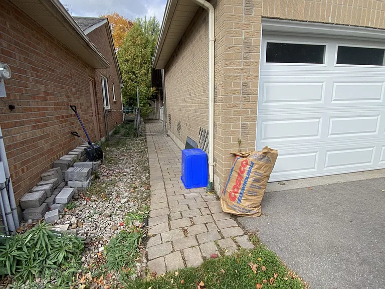 195 John Bowser Cres — Photo 2