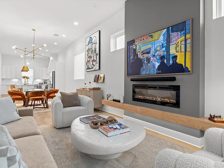 1305 Ruthven St — Photo 1