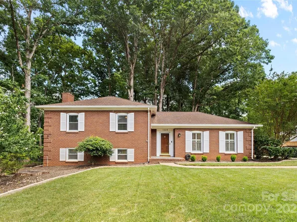 1024 Regency Dr, Charlotte, NC 28211
