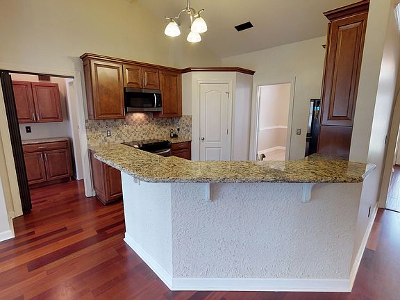 5th image of 110 Pentland Pl