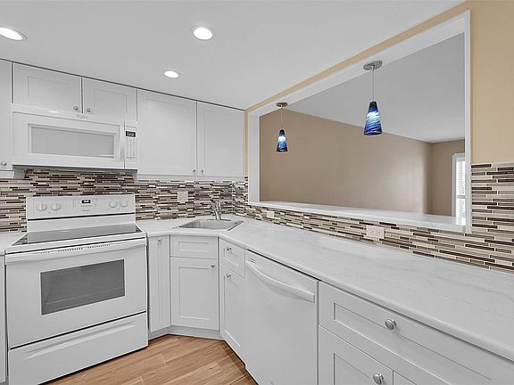 2nd image of 3002 NE 5th Terrace #102-b