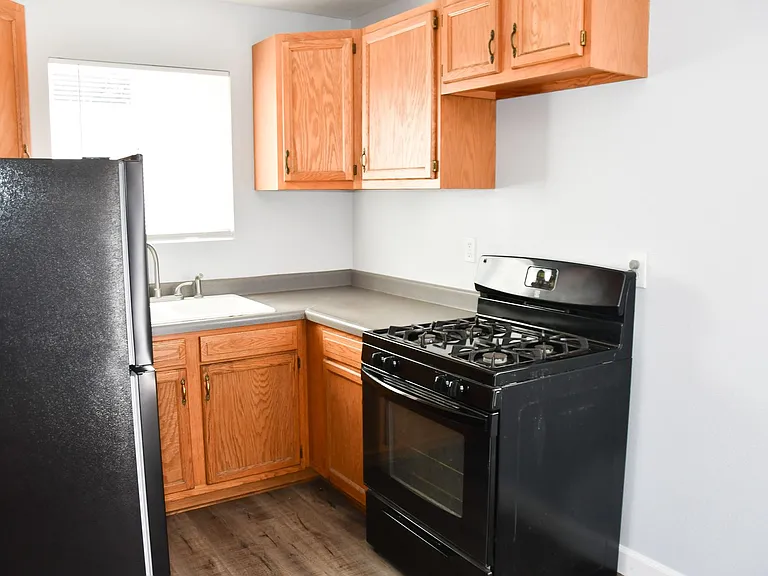 155 N Bitterbush St #B — Photo 7