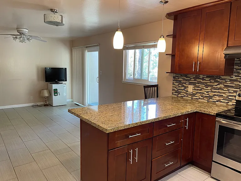 1150 Tamalpais Pl — Photo 3