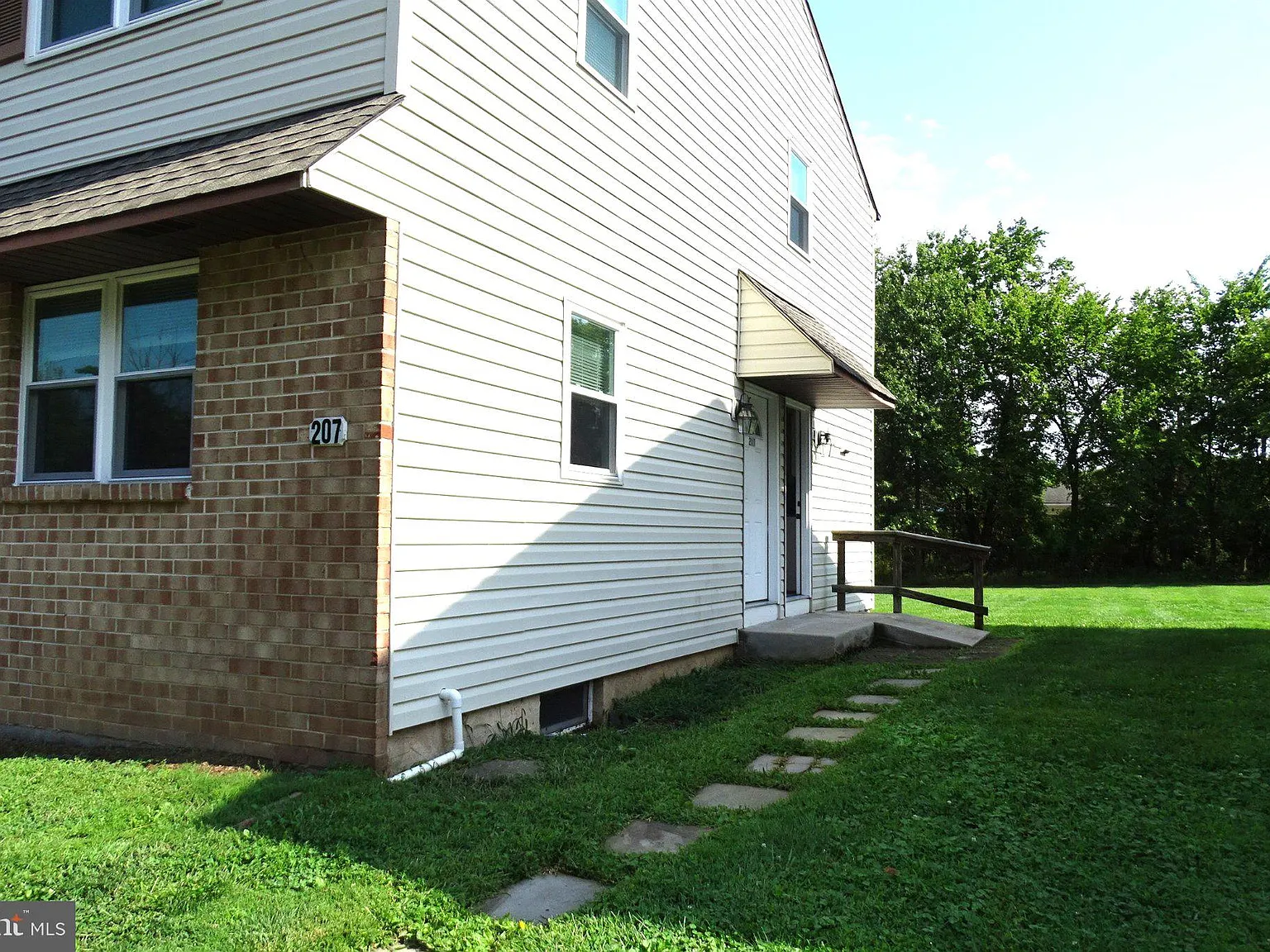 107 Hunter Way — Photo 2