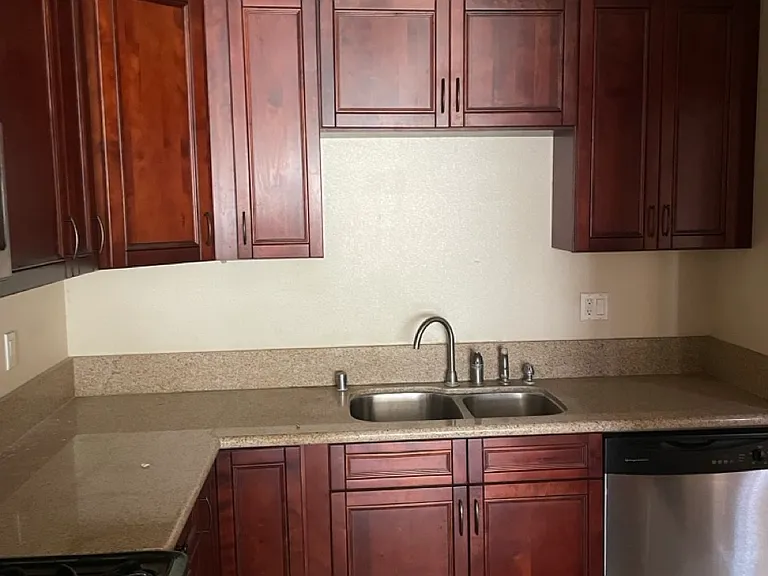 11252 Peach Grove St — Photo 4