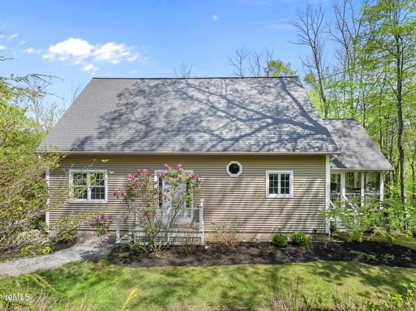 125 Antelope Dr, Lee, MA 01238