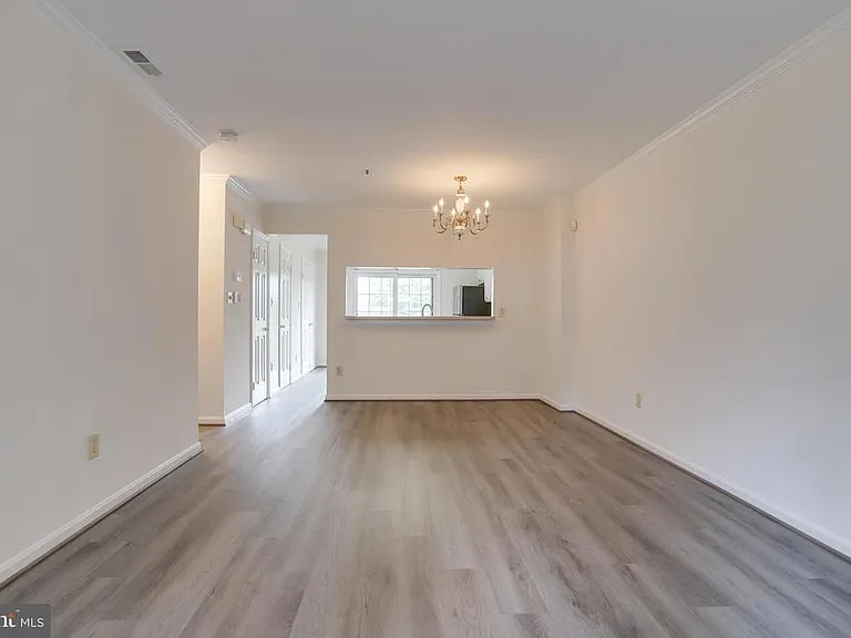 3050 S Glebe Rd — Photo 15