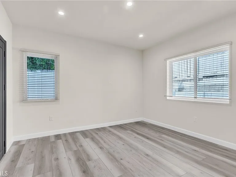 16435 Kingsbury St — Photo 12